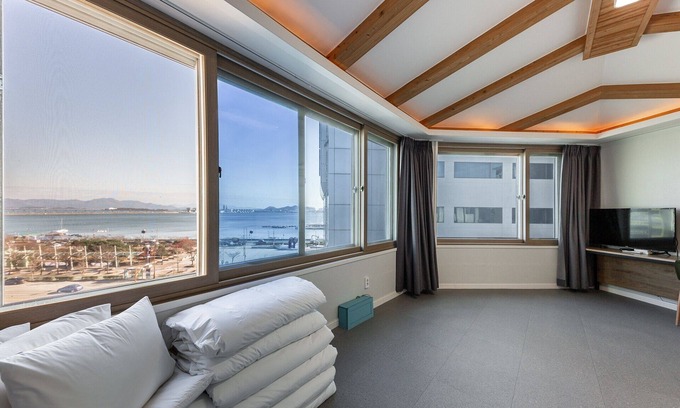Mokpo Hotel | Eco-Friendly Comfort at Mokpo Hotel The Haru - Rated 9.4/10