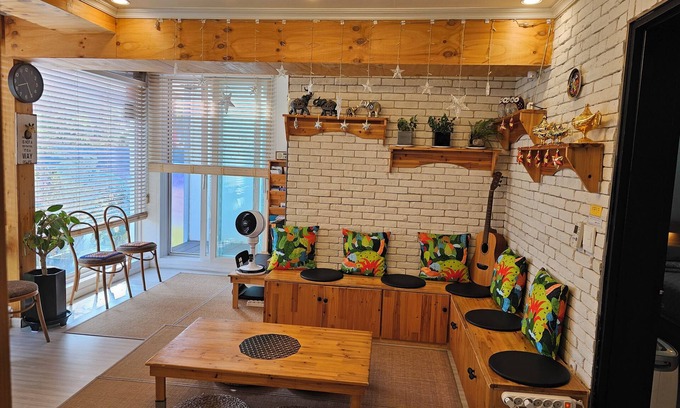 Mokpo House | Book Mokpo Magiclamp Guesthouse: Family-Friendly Retreat