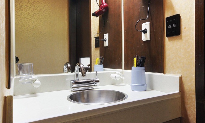 Mokpo Hotel | Eco-Friendly Mokpo Miru with Breakfast & Kitchen Amenities