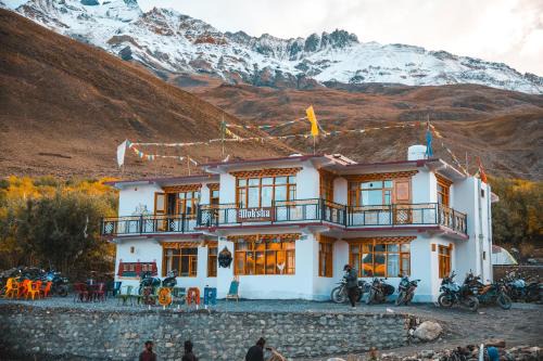 Spiti Bed & Breakfast | Pet-Friendly Moksha Hotel in Losar with Breakfast Included