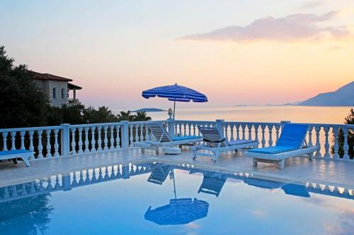 Kas Apartment | Oceanfront Mola Apart 2: Rated 9/10 with Pool Access