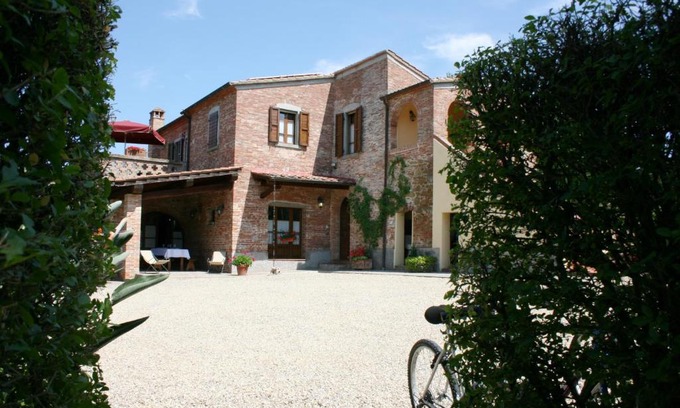 Foiano della Chiana Villa | Experience Molin Vecchio: 4-Star Oceanfront Retreat