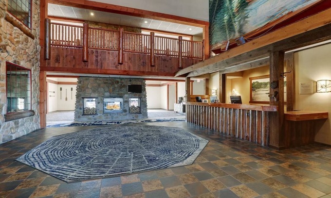 Moline Hotel | Experience Moline Riverbank with Unique Amenities & Saloon
