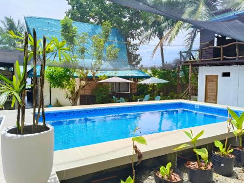 Ginatilan House | Cozy Molinillo Vacation Cabin with Ocean View & Beach Access