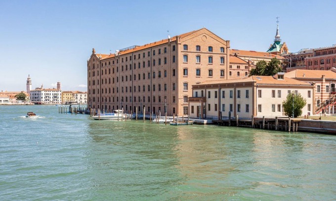 Molina Apartment | Inviting Molino Stucky Residence: Caorlina Suite with Kitchen