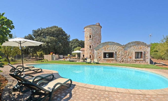Buger Villa | Escape to MOLINOT 4: Pet-Friendly Country House Retreat