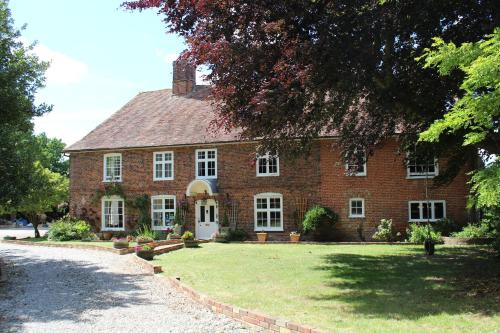 Ash Bed & Breakfast | Elegant Molland Manor House: 5-Star Oceanfront Retreat
