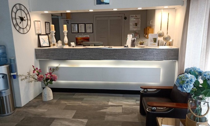 East Maitland Hotel | Cozy Retreat at Molly Morgan Motor Inn with Pool & Breakfast