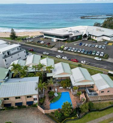 Mollymook Hotel | Relax at Mollymook Shores: Oceanfront Haven with Spa