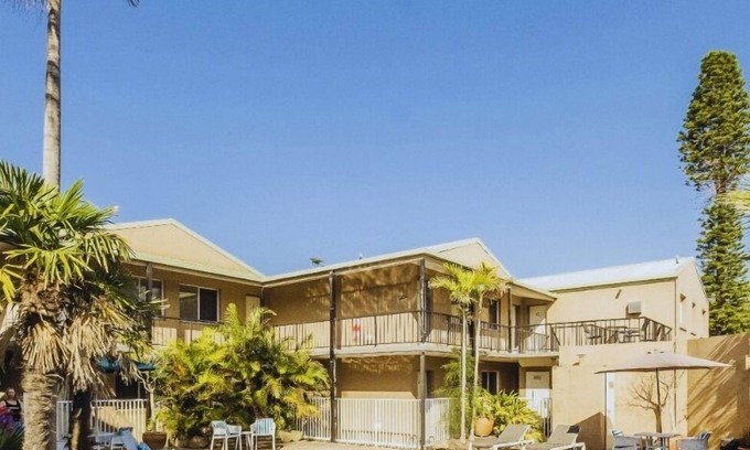 Mollymook Hotel | Discover Mollymook Shores Motel: Pool, Spa & Great Reviews!