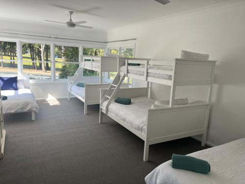 Mollymook House | Mollymook- Walk to Beach, Surf, Golf Course & Club