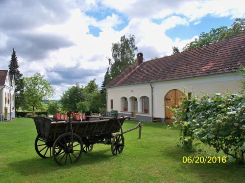 Szentgyorgyvolgy Apartment | Family-Friendly Stay at Molnárporta with Kitchen Amenities