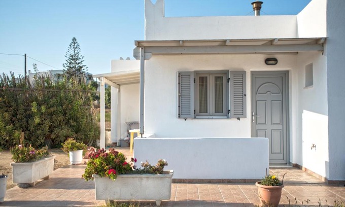 Stelida Apartment | Oceanfront Molos Studios: Family-Friendly with Breakfast