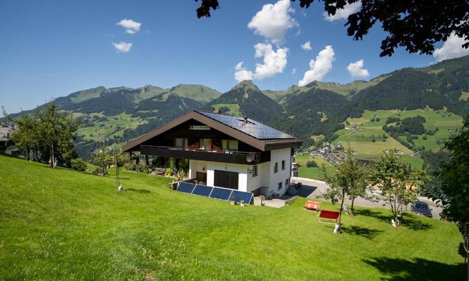 Raggal Apartment | Discover Molto Haus: Family-Friendly Retreat with Top Ratings