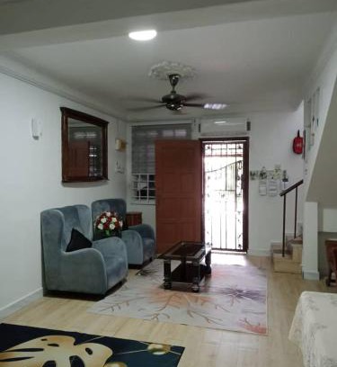 Taman Kota Masai House | Cozy Retreat at Mom's Home - Child Friendly & Guest Rated 9/10