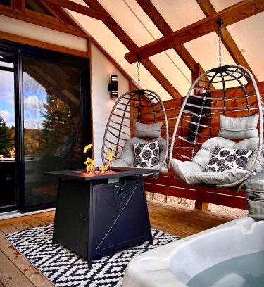 Petite-Riviere-Saint-Francois Other | Experience Nature at Momentôm Refuges with Cozy Amenities
