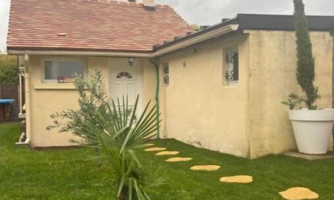Villemoisson-sur-Orge House | Serene Escape at Moment Hors du Temps - Family-Friendly Stay