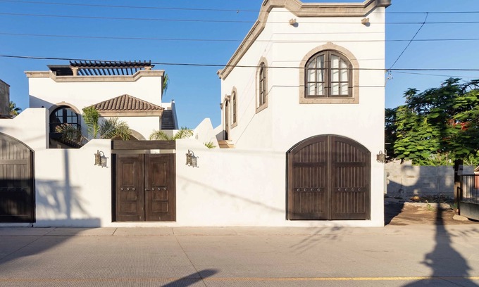 Loreto Apartment | Prime Central Momo's Casita: Guest Rated 9.8 & Ocean Views