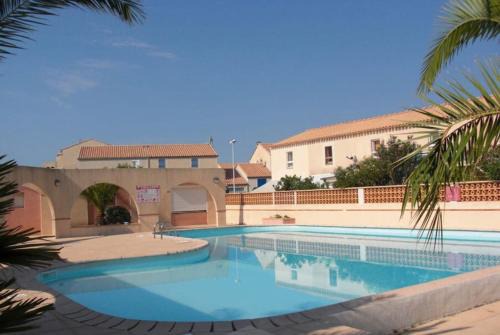 Frontignan Apartment | Beachfront Retreat: Mon Appart with Pool & Netflix Access