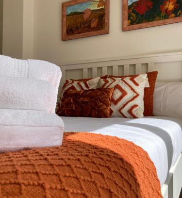 Logrono City Centre Apartment | Experience Mon Art: Child-Friendly with 10/10 Rating