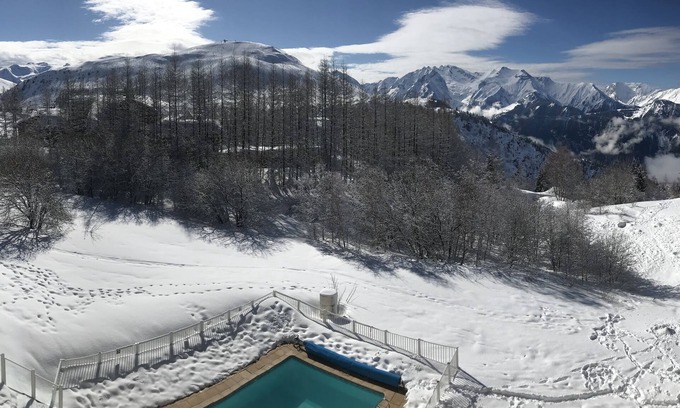 Bergers Apartment | Discover Mon Cocon tout Douillet: Heated Pool & Spa Retreat