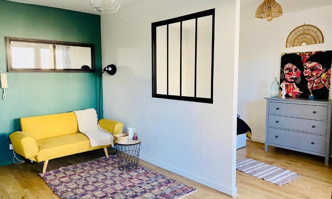 Pont des Demoiselles-Montaudran-La Terrasse Apartment | Cozy Toulouse Apartment with Pool & Excellent Reviews
