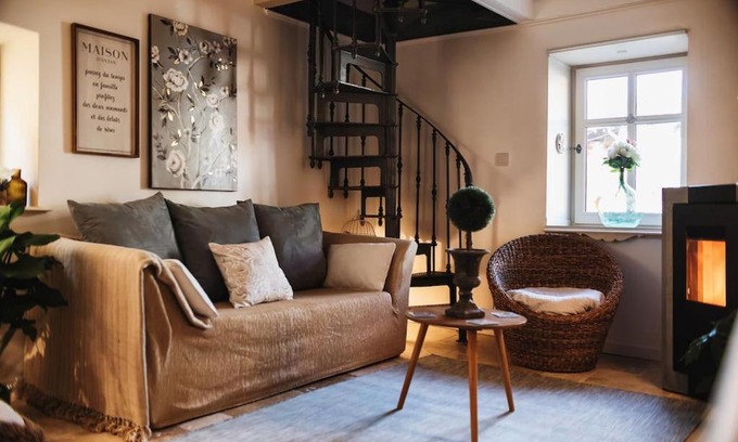 Pierreclos Apartment | Discover "Mon instant présent": A Cozy Stay with Breakfast