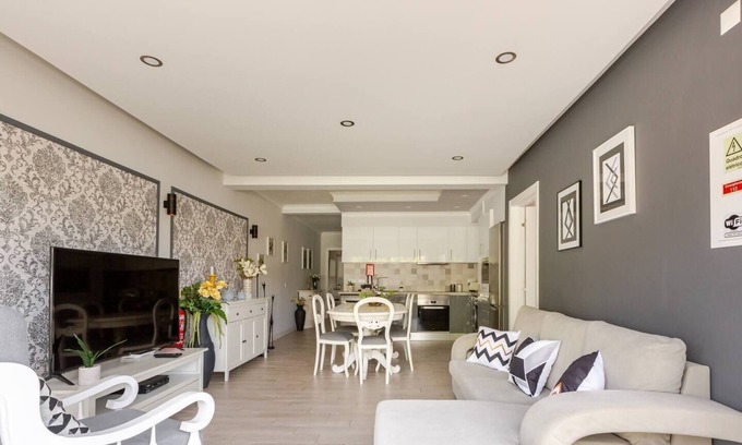 Silves House | Modern 3-Bedroom House with Private Pool Near the Beach