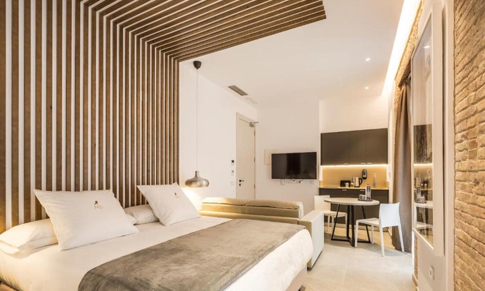 Ciutat Vella Apartment | Family-Friendly Retreat at Mon Suites Benlliure - 4 Star Rating