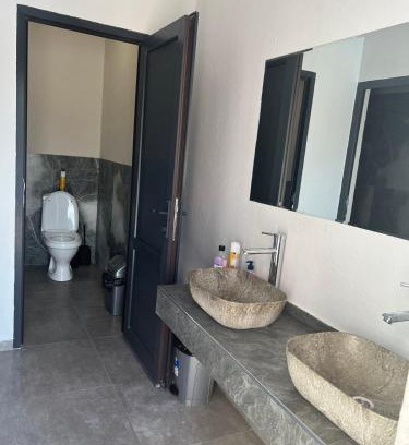 Garni House | Discover Mon Terre: Family-Friendly Retreat with Pool & Hot Tub