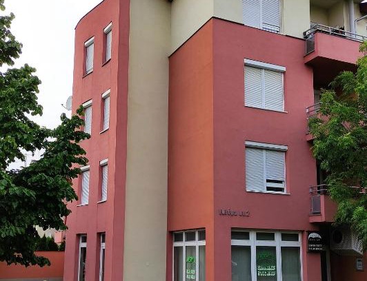 Bukfurdo Apartment | Elegant Mona Apartment: Highly Rated with Spa & Dining