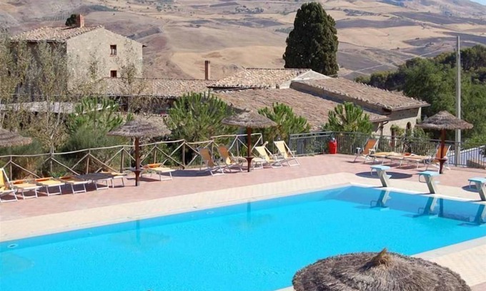Landro House | Relax at Monaco di Mezzo: Pool, Spa & Family-Friendly Fun