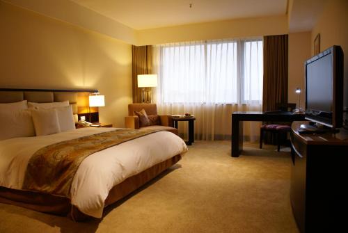 Luzhu District Hotel | Elegant Monarch Skyline Hotel - Top-Rated & Family Friendly