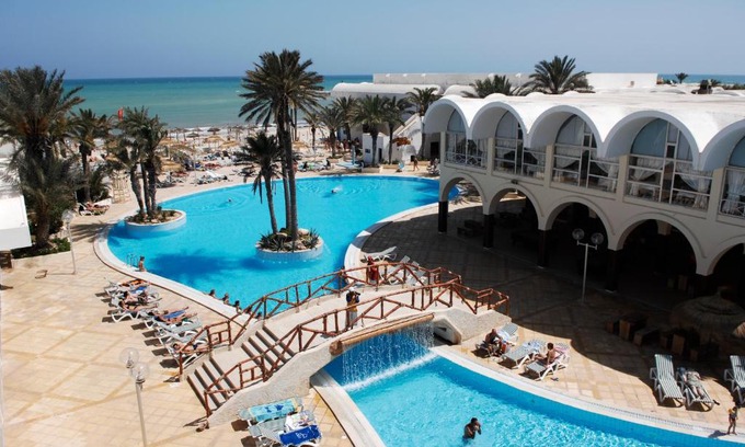 Djerba Midun Hotel | Relax at Monarque Dar Jerba Narjess with Private Beach Access