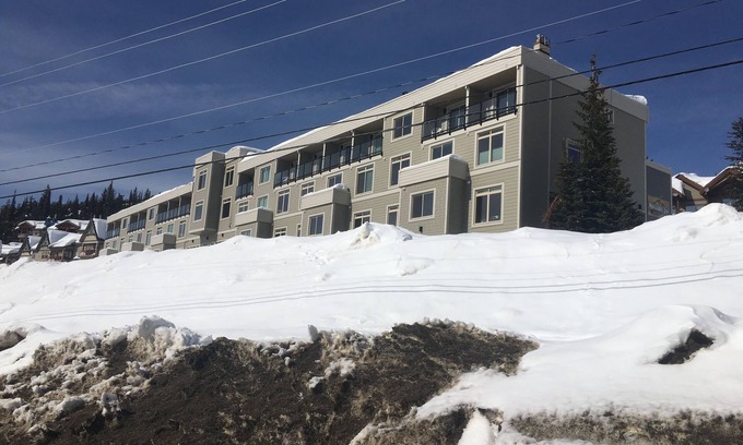 Big White Ski Resort House | Discover Monashee Inn: Rated 9.8 with Family-Friendly Amenities