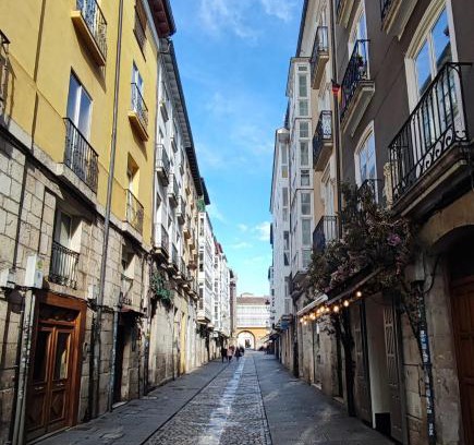 Burgos Apartment | Inviting Monasterio Centro Histórico: Pet & Child Friendly Stay