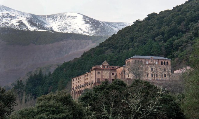 Anguiano Hotel | Comfortable Stay at MONASTERIO de SANTA MARÍA DE VALVANERA