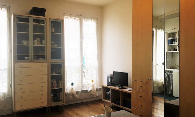 17th Arrondissement Apartment | Top-Rated Monceau Hotel with Breakfast & Kitchen Amenities