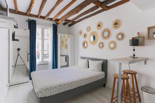 Ternes Apartment | Cozy Monceau Flat: A 4-Star Stay with Great Reviews