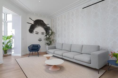 San Sebastian Centro Apartment | Trendy Mondrian with New AC Design Near La Concha