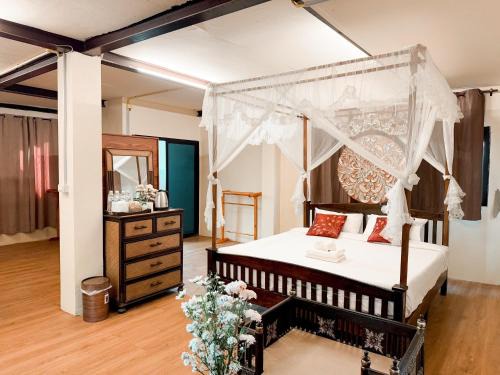 Chang Phueak House | Explore Comfort at Monfai Culture House with Breakfast Included