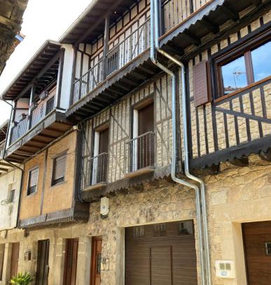 Monforte de la Sierra Apartment | Monforte de la Sierra - Cozy Retreat with Hot Tub & Breakfast