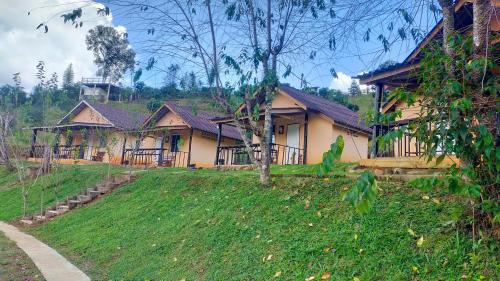 Huai Makhuea Som House | Budget-Friendly Mong Homestay Resort with Breakfast Included
