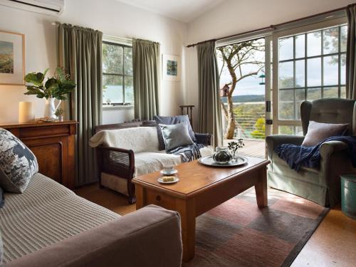 Hepburn Springs House | Monigatti Cottage: Family-Friendly Retreat with Hot Tub