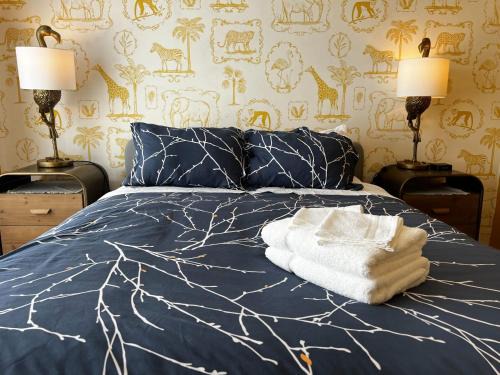Downtown Apartment | Explore Monkey Jungle: Vibrant 2-BDRM with Rooftop Access