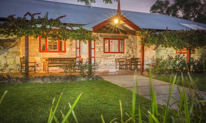 Broke House | Monkey Place Country House: 4-Bedroom Oasis with Spa & Pool