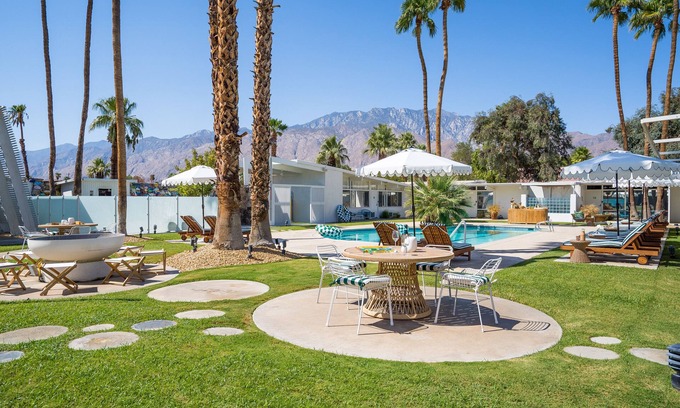Desert Park Estates Hotel | Stylish Monkey Tree Hotel in Palm Springs with Pool & Spa