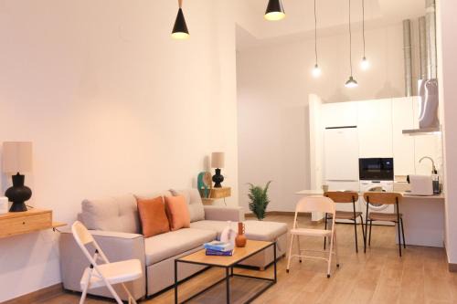 Cruz Roja-Capuchinos Apartment | Family-Friendly MonKeys Apartments in Vibrant Miraflores