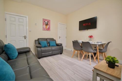 Coventry House | Monks Villa Fully Furnished Home Coventry