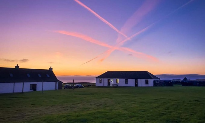 Bornesketaig House | Discover Monkstadt No 6 - Jessie's Hideaway, Pet Friendly Retreat